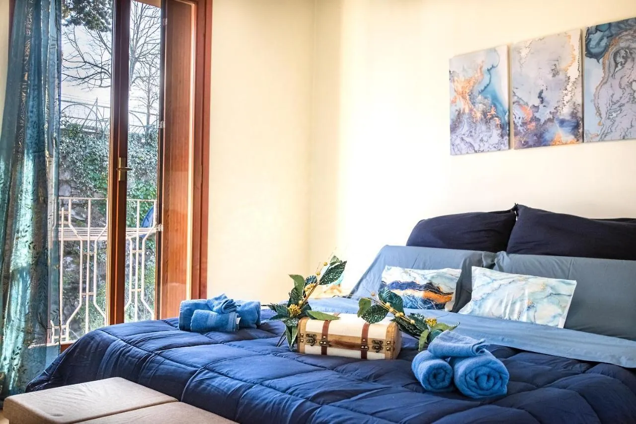 Pura Vida Apartment, Facing Lake Garda Manerba del Garda 0*,  Italy